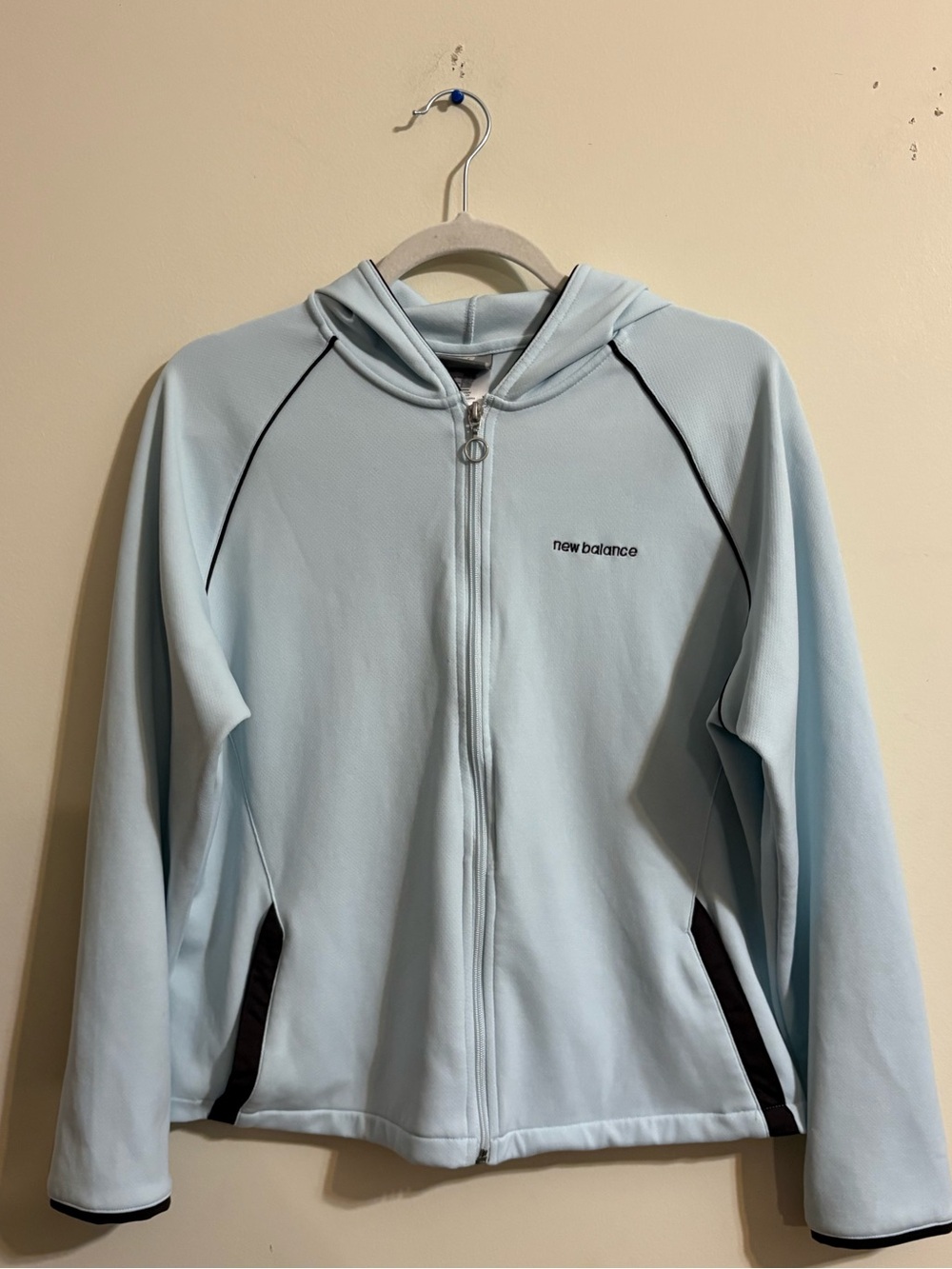 New Balance full-zip hooded sweatshirt women’s large black‎ trim baby blue